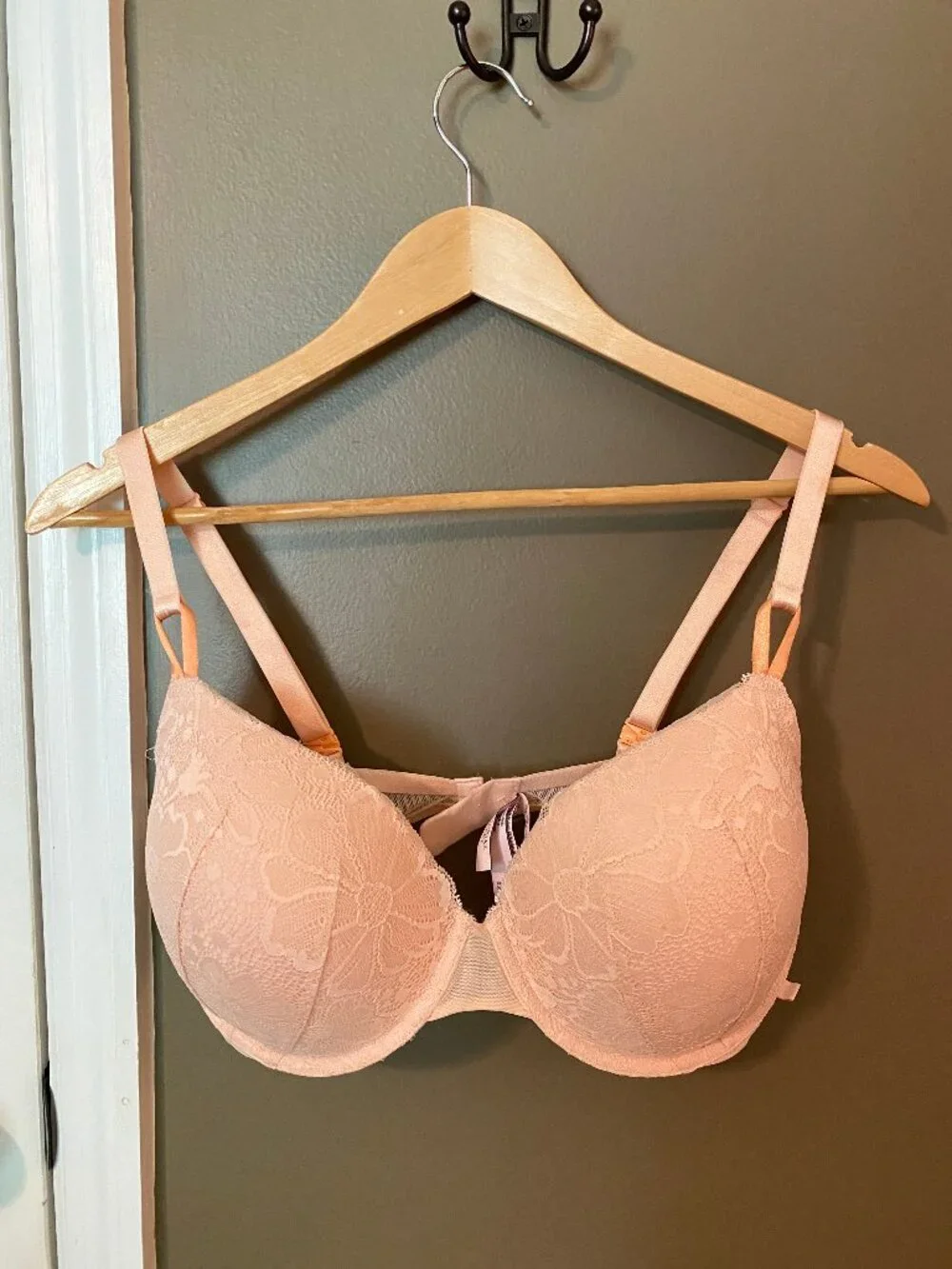Victoria’s Secret - 36DDD - Peach Blush Lace Lined Demi Bra Underwire